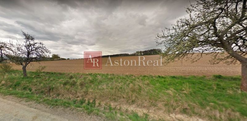Land for sale along the road in Svinná, Svinná, ideal for living.
