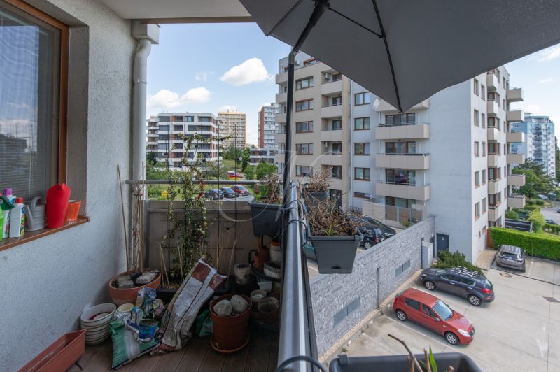 A balcony in a 2-room apartment on Kadnárova Street in Bratislava - Rača with a view of the parking lot.