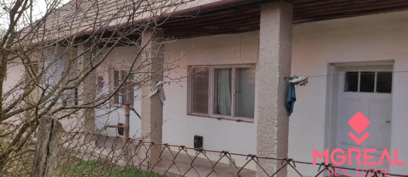 A family house in Nové Sady with an outdoor veranda and a wooden roof.