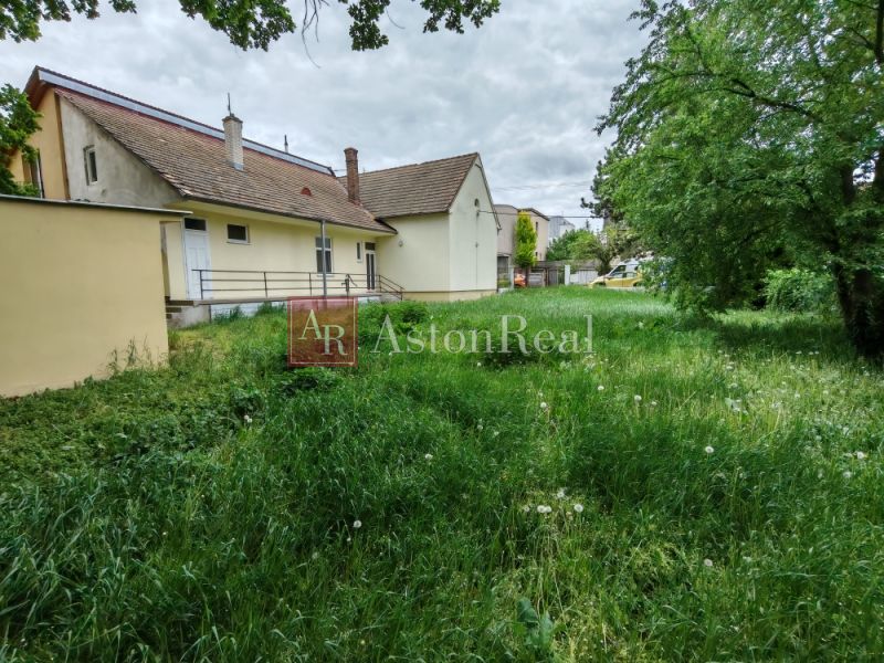 A family house in Trenčín on K Dolnej stanici Street with a spacious garden plot.