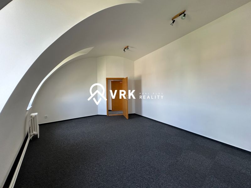 Room with arched ceilings, white walls, and dark carpet, Offices.