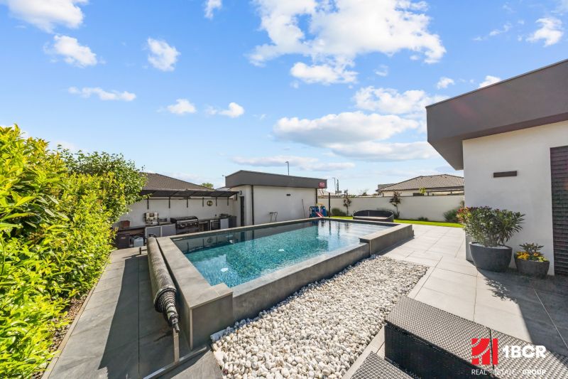 The family house on Levanduľová Street in Miloslavov has a pool and an outdoor area.