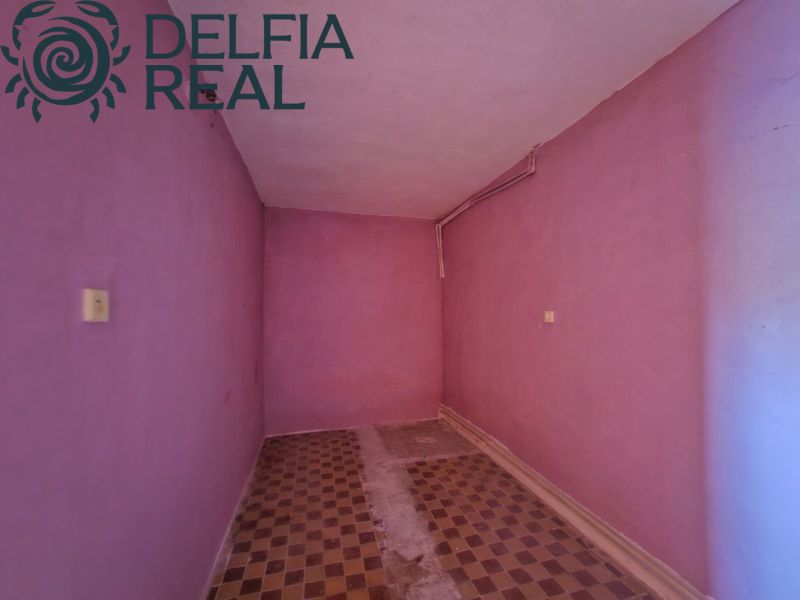 Pink room with tiled floor in a cottage.