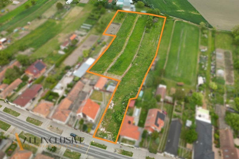 Residential plots in Veľké Úľany with a bordered plot between houses and nature.