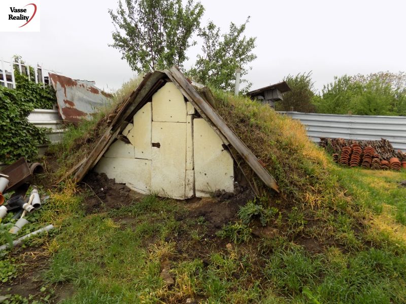 Garden shed in Gbelce near the family house, covered with grass and soil.