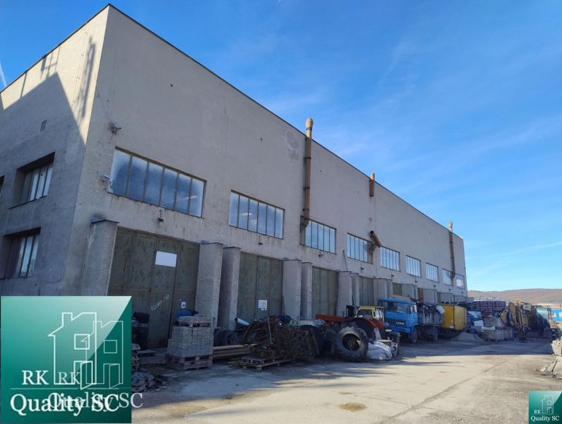 Warehouses and halls on Staviteľská Street in Bratislava III with an industrial area.