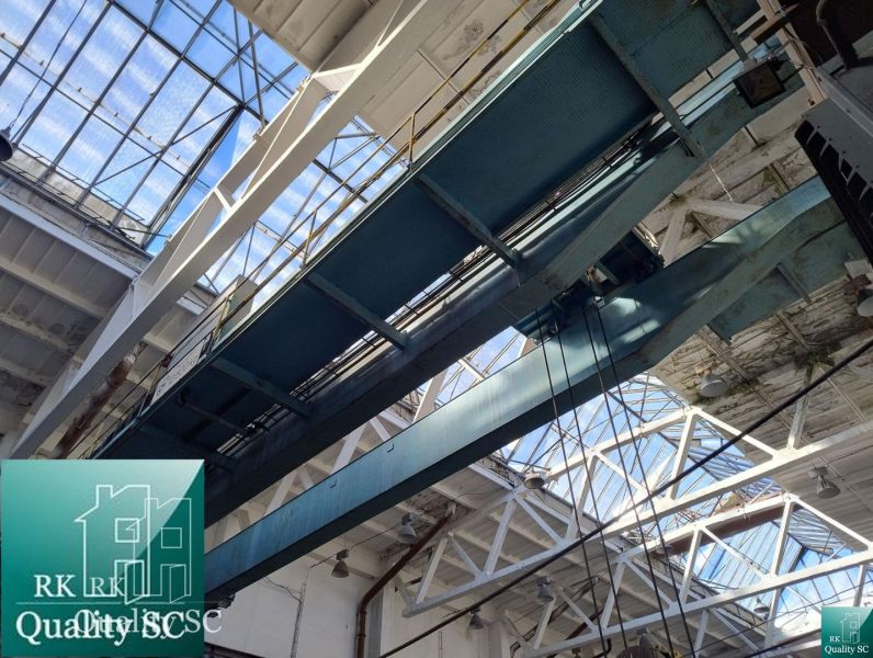 A large space with a steel structure and a glass roof in Warehouses and Halls.