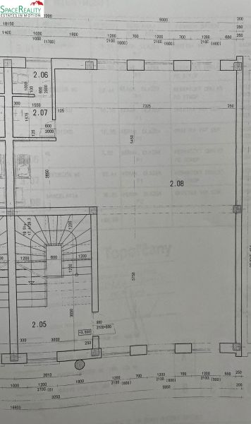 Floor plan of the building with detailed dimensions of the rooms and staircase.