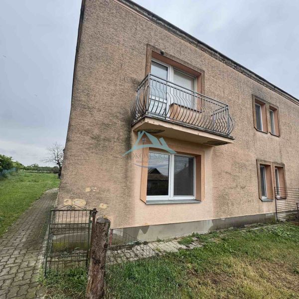 The exterior of a family house in Veľká Čalomija with a balcony and a garden.