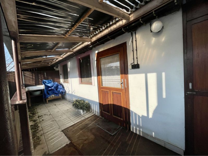 A covered terrace in the village of Vrakúň, used for living, with wooden accessories.