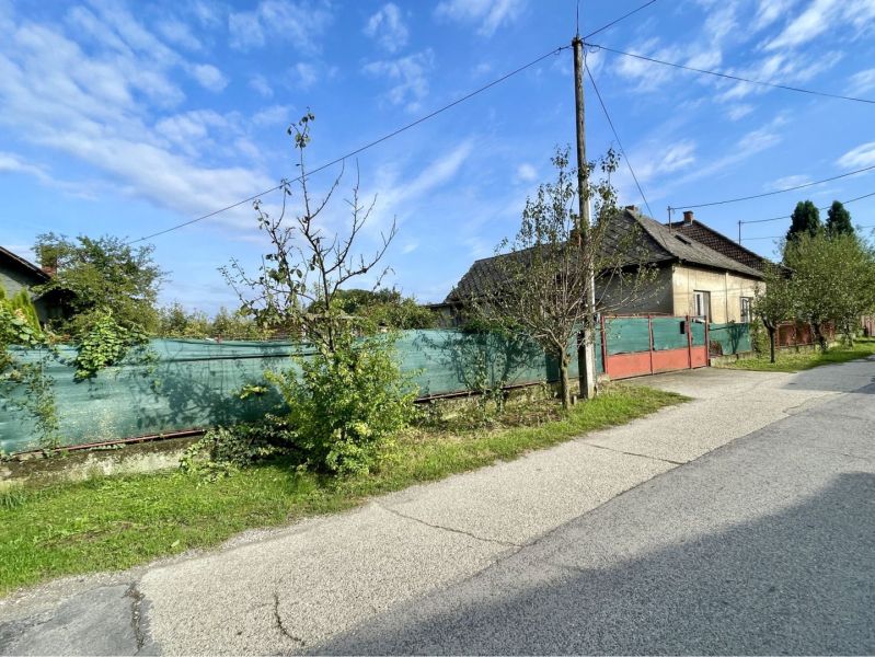 A family house and gardens in Jahodná, suitable for residential plots.