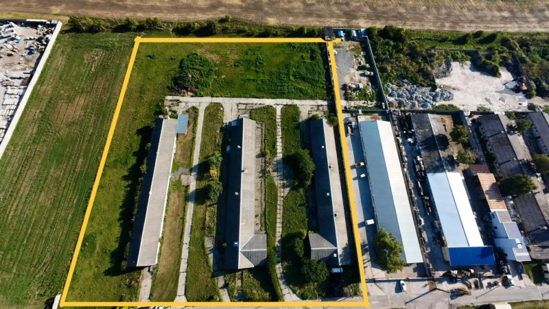 Production facilities at Amadeho Kračany in Kostolné Kračany, with three buildings surrounded by greenery.