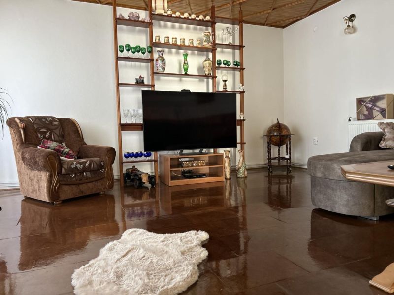 Living room in a family house with wooden decor and comfortable seating.