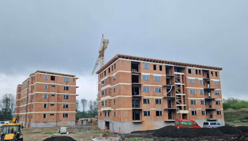 Construction of apartment buildings in Dunajská Streda; 2-room apartments; crane on the construction site.