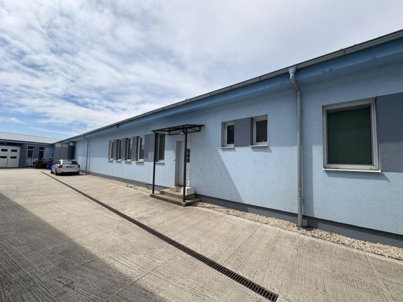 Blue hall and parking lot in Orechová Potôň suitable for warehouses and halls.
