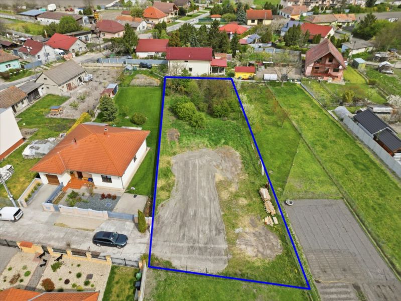 Plots - housing in Horná Potôň with a marked parcel, surrounded by family houses.