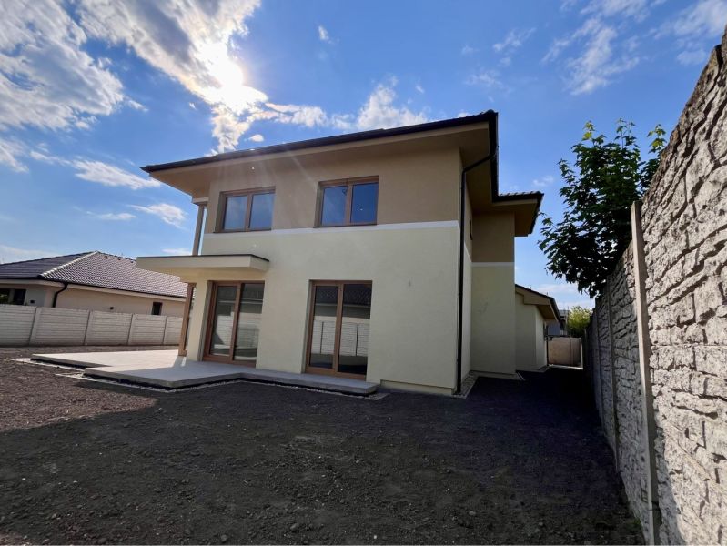 A family house on GARDENTOWN street in Dunajská Streda with a spacious terrace.
