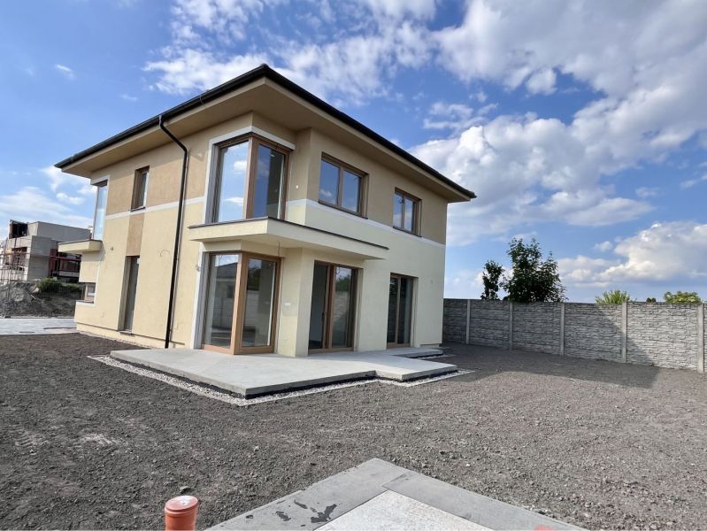 Family house on GARDENTOWN street in Dunajská Streda with garden preparation.