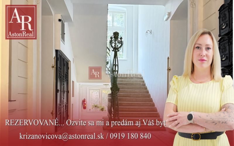 A staircase with a railing in a 3-room apartment on Leškova Street in Bratislava.