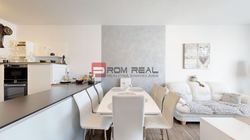 Kitchen and dining area in a 2-room apartment with a floor in wood decor.
