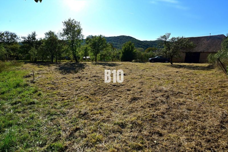 A plot in Moravské Lieskové for living with a grassy area and surrounding nature.