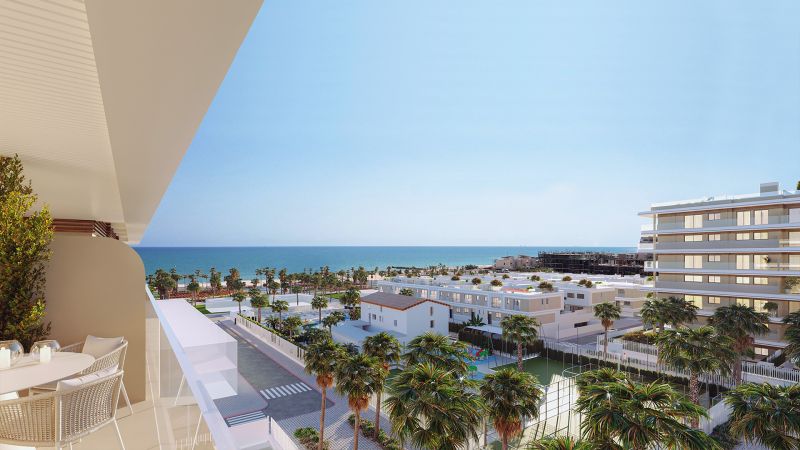 View from a 2-bedroom apartment of a palm-lined street and the sea in El Puig.
