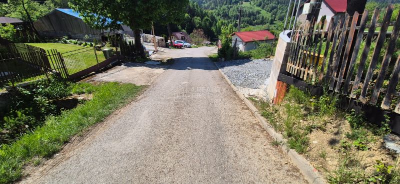 Trnovec Street in Lodno, offering peaceful living in a beautiful environment.