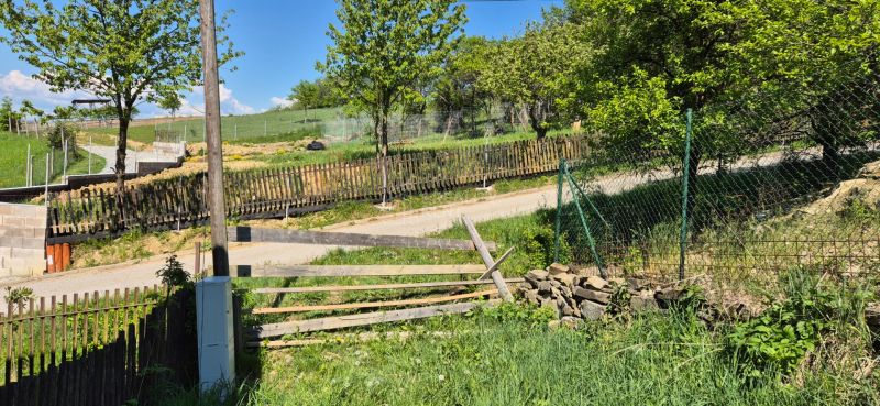 Garden with fencing on Trnovec Street in Lodno, suitable for residential plots.