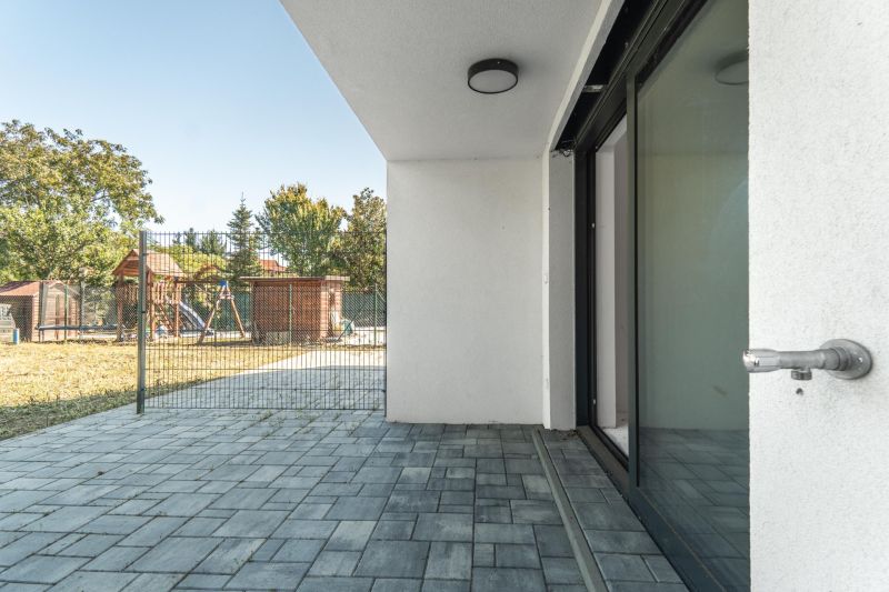 The terrace of a family house on Kľukatá Street in Bratislava - Prievoz with a view of the garden.