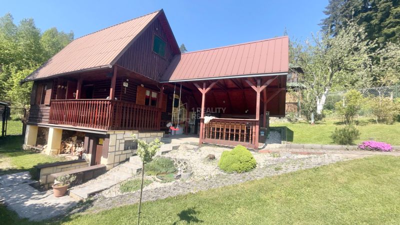 A cottage on Bukovská Road in Čadca with a terrace and a landscaped garden.