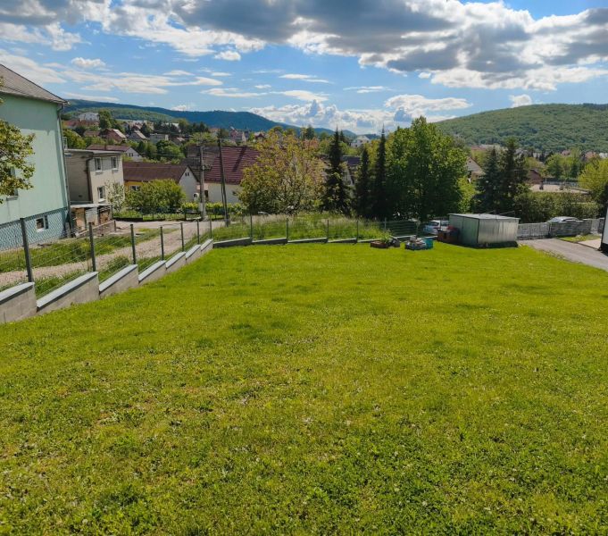 Plots - housing in Horná Ves with a view of the surrounding countryside and family houses.