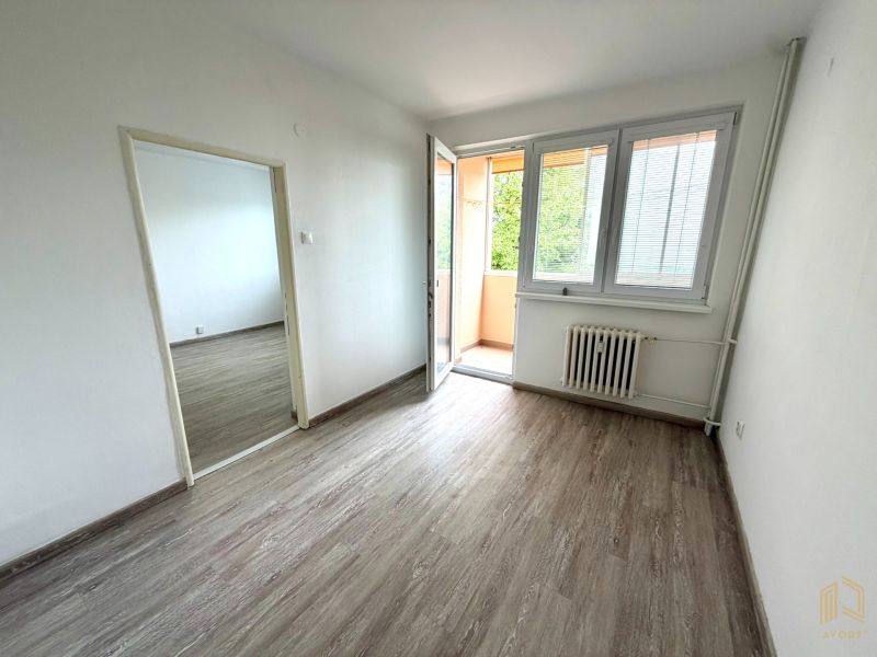 A 2-room apartment with a wooden decor floor and access to a balcony.