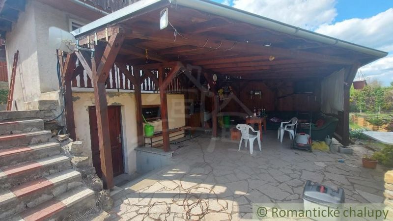 Covered terrace at the cottage in Holíč with seating and rock paving.