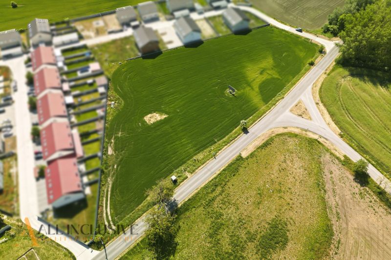 Land plots for housing in Lehnice with roads in the vicinity.
