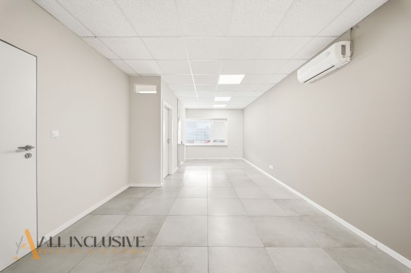 Interior space with air conditioning, bright ceiling, and tiled flooring in commercial premises.