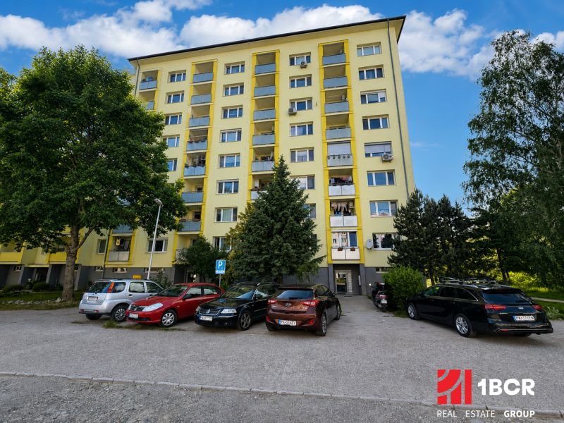 Apartment building on L. Novomeského Street in Pezinok with a parking lot, 3-bedroom apartments.