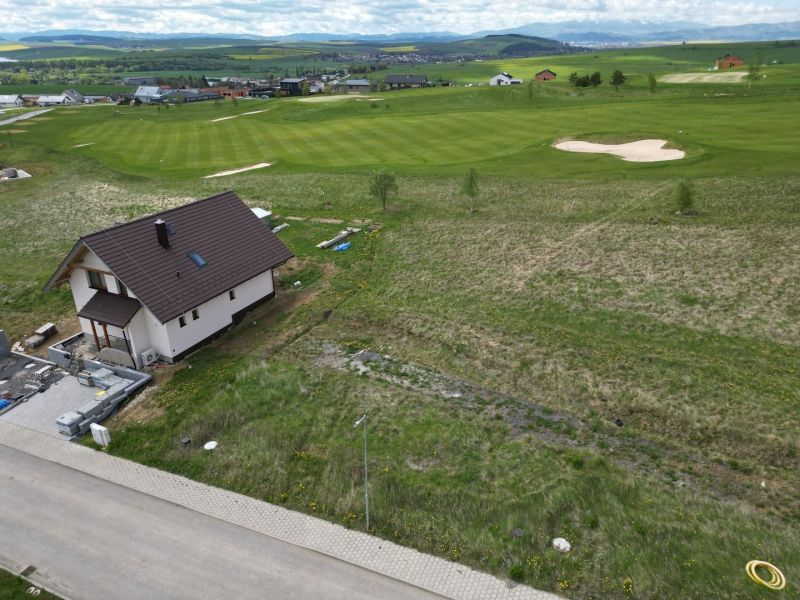 Family house with a view of the golf course in Malý Slavkov, residential plots.