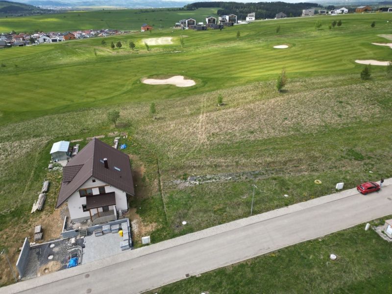 House by the golf course in Malý Slavkov, designated for residential land.