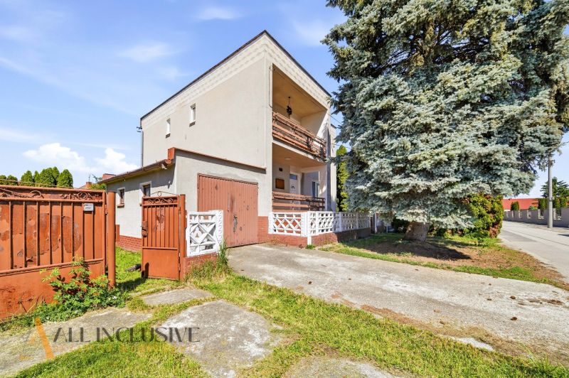 Family house in Topoľníky, fencing, gate, terrace, large tree in the yard.