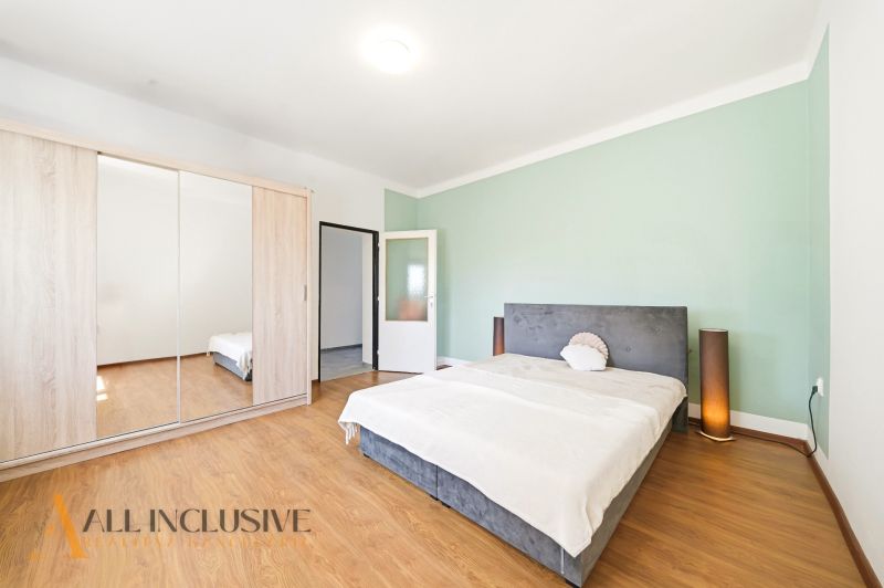 Bedroom in a family house with a wooden decor floor and a built-in wardrobe.
