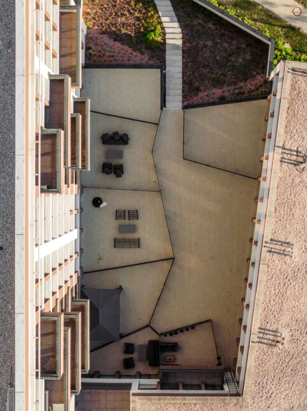 Rooftop terrace with outdoor seating in Bratislava - Ružinov, Mierová Street, at a 3-room apartment.