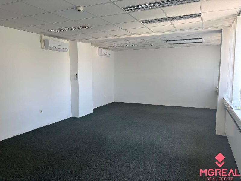 Office space with air conditioning and a bright interior, offices.
