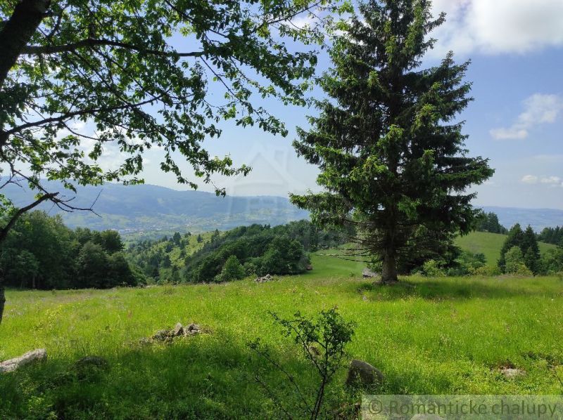 Gardens in Hriňová with a view of green hills and a blue sky.