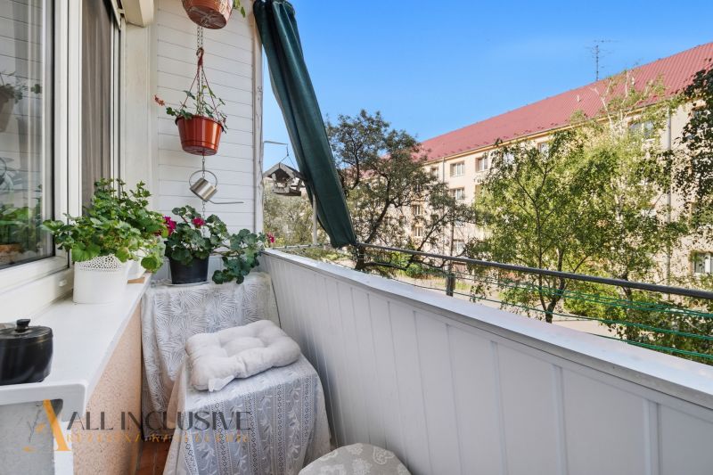 A balcony of a 3-room apartment with flowers and a view of greenery on Kukučínova Street in Dunajská Streda.