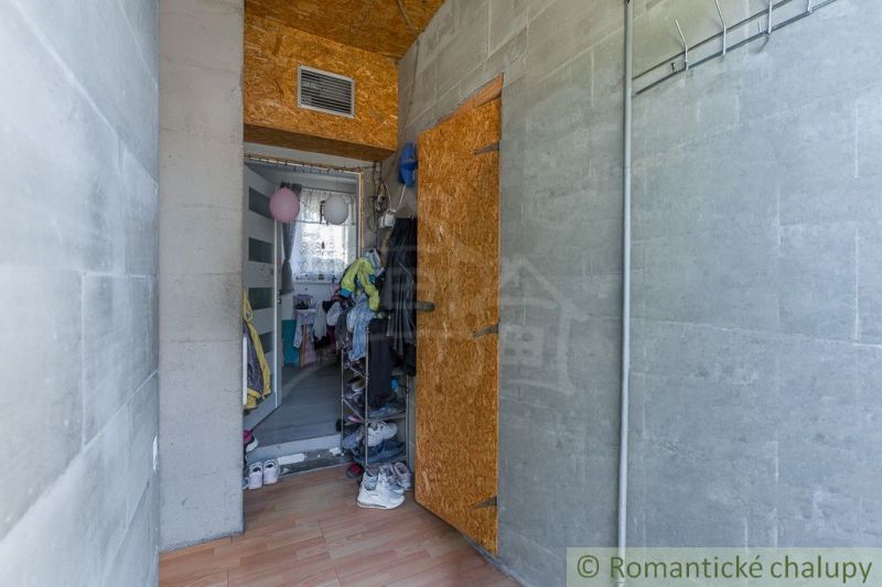 Entrance hallway in a cottage with a wooden decor floor and storage space.