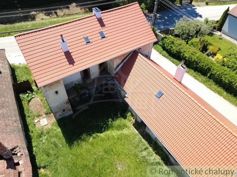 A family house in Klátova Nová Ves with a red roof and a green garden.