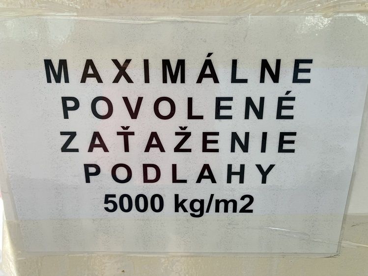 Maximum floor load capacity 5000 kg/m².