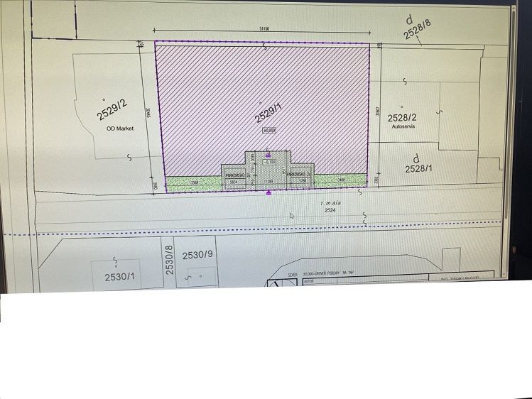 Plan of commercial premises on 1st May Street in Hurbanovo with parcel markings.