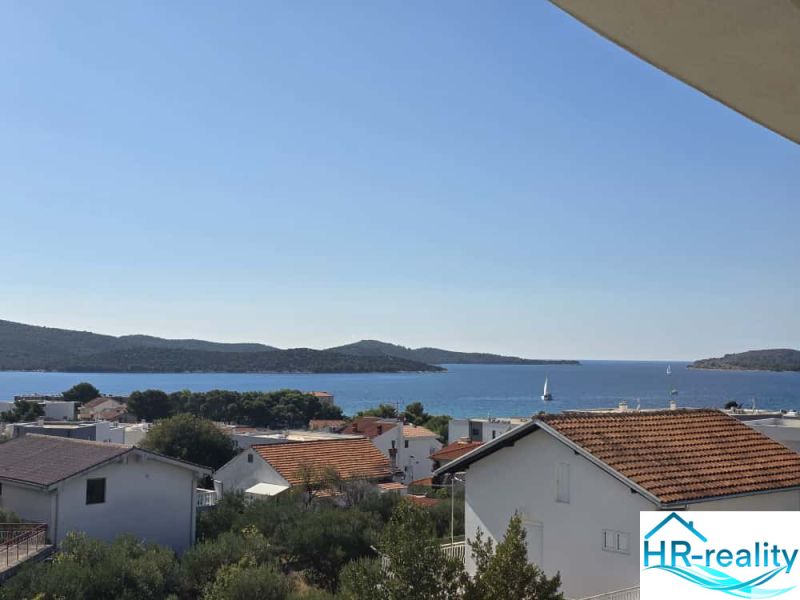 Sea view in Žaborić with houses ideal for a 2-bedroom apartment.