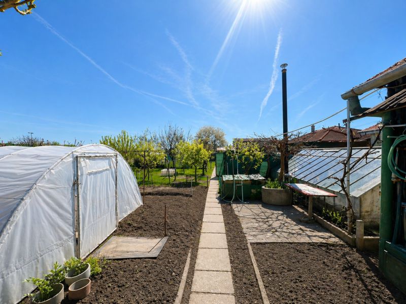A garden with a polytunnel and a greenhouse at a family house on Nova cesta in Jelka.